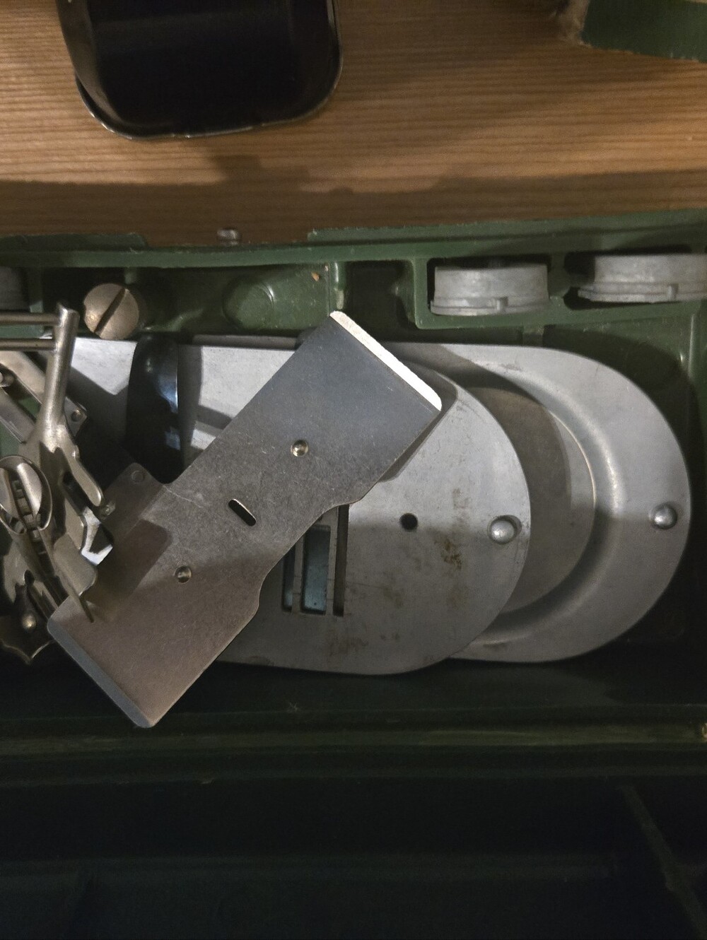 Singer Sewing Machine Accessories - Picture 10 of 11